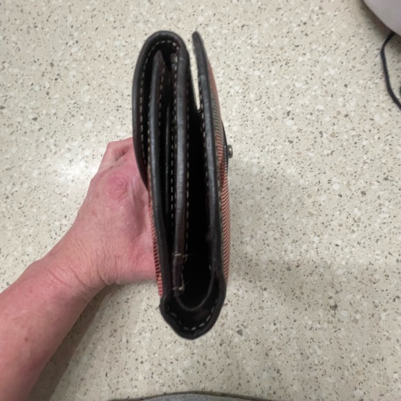 COPY - COPY - Preloved Burberry pink wallet - Picture 3 of 7